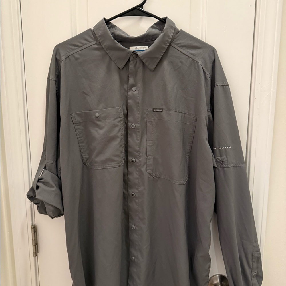 Columbia Men's Gray Hiking Omni Shade Button up shirt